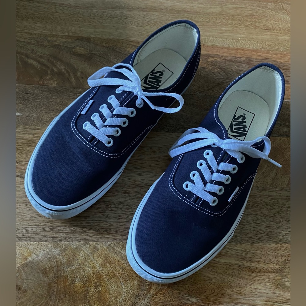 LIKE NEW VANS Sneakers Men’s Size 11 Navy Blue